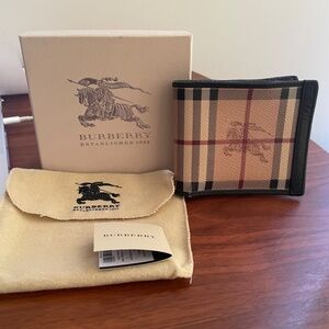 BURBERRY Haymarket Reg Check 8 Card Bi-Fold Men’s Wallet